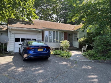 (private lake, pond, coastal) Home Sale Pending in Great Neck New York