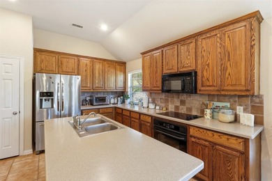 Welcome to this beautifully maintained corner lot single story - photo 11