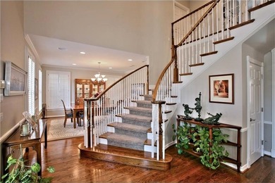 Beautiful home in exclusive Mira Vista! Stately - photo 2