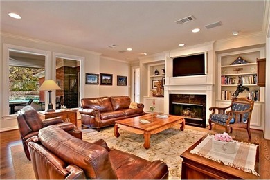Beautiful home in exclusive Mira Vista! Stately - photo 8