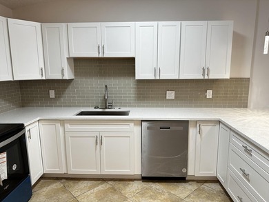 Renovated townhome in great community. Amazing location, easy - photo 11