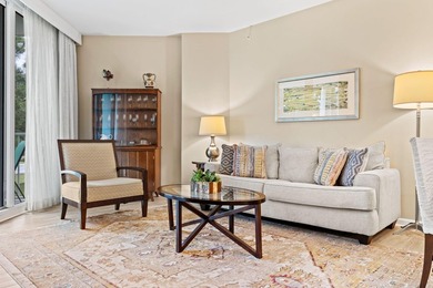 This beautifully updated condo offers an oversized kitchen - photo 13