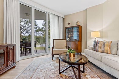 This beautifully updated condo offers an oversized kitchen - photo 14