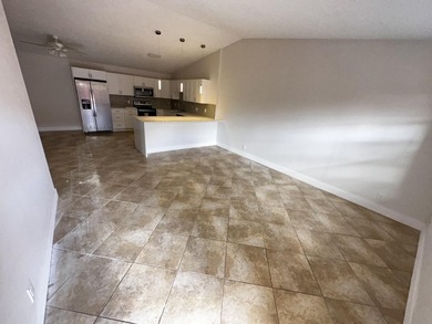 Renovated townhome in great community. Amazing location, easy - photo 17