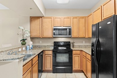 This beautifully updated condo offers an oversized kitchen - photo 21
