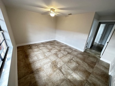 Renovated townhome in great community. Amazing location, easy - photo 22