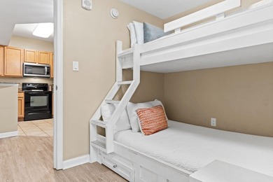 This beautifully updated condo offers an oversized kitchen - photo 26
