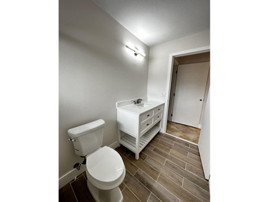Renovated townhome in great community. Amazing location, easy - photo 26
