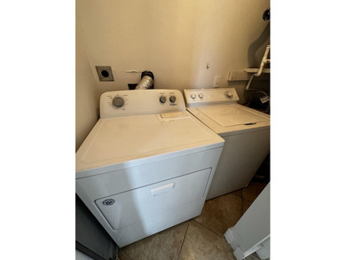 Renovated townhome in great community. Amazing location, easy - photo 27