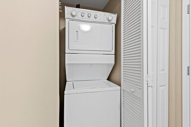 This beautifully updated condo offers an oversized kitchen - photo 29