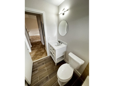 Renovated townhome in great community. Amazing location, easy - photo 29