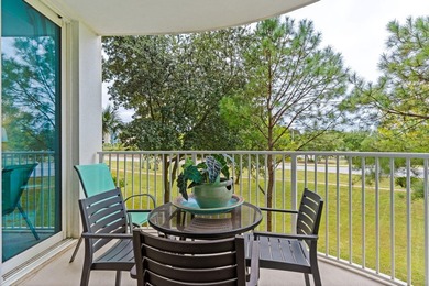 This beautifully updated condo offers an oversized kitchen - photo 30