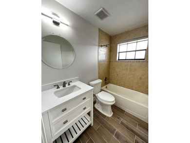 Renovated townhome in great community. Amazing location, easy - photo 30
