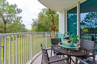 This beautifully updated condo offers an oversized kitchen - photo 31