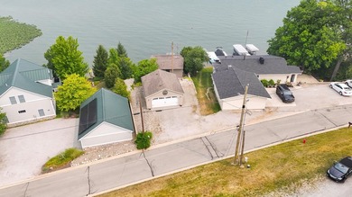 Experience the best of Hamilton Lake living with 38 feet of lake - photo 31