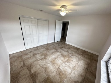 Renovated townhome in great community. Amazing location, easy - photo 33