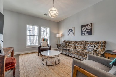 Beautifully renovated duplex in the heart of Bishop Arts with