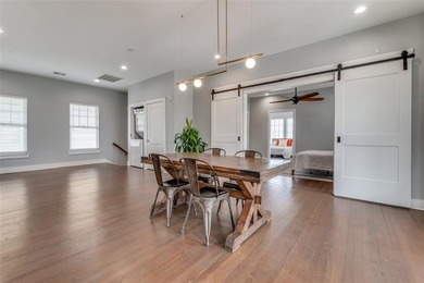 Beautifully renovated duplex in the heart of Bishop Arts with