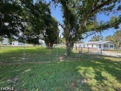Welcome to this beautifully remodeled 4 bedroom, 2 bath home - photo 21