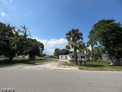 Welcome to this beautifully remodeled 4 bedroom, 2 bath home - photo 22