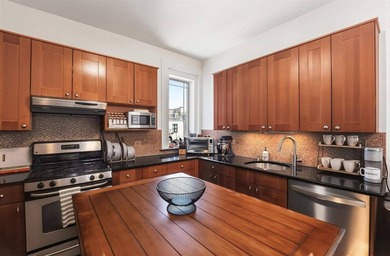 Spacious and bright uptown 2-bedroom, 1-bath home featuring high - photo 6