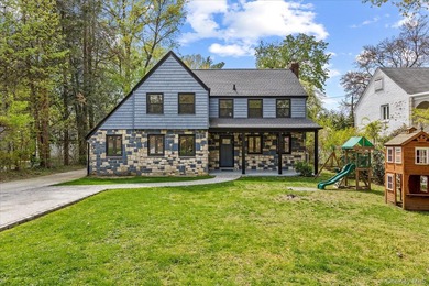 Welcome to this beautifully renovated GEM, This sun-drenched - photo 1
