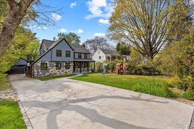 Welcome to this beautifully renovated GEM, This sun-drenched - photo 3