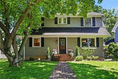 Welcome to 28 Kent Park in the Penfield School District. A - photo 1