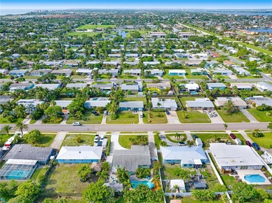 This beautifully renovated home is a short walk to the beach - photo 10