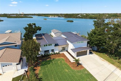 AMAZING WATERFRONT RETREAT - LIVE THE PARADISE LIFE STYLE!! - photo 5
