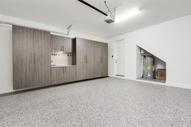 You will LOVE this stunning Lake Front Corner Townhouse. 3 - photo 23