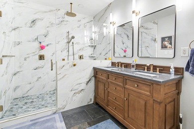 Beautifully updated 3-bedroom, 2-bath townhome-style condo - photo 12