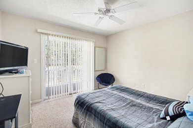 Beautifully updated 3-bedroom, 2-bath townhome-style condo - photo 14