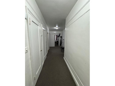 Beautifully maintained and move-in ready 1- bedroom co-op - photo 14