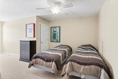 Beautifully updated 3-bedroom, 2-bath townhome-style condo - photo 16