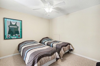 Beautifully updated 3-bedroom, 2-bath townhome-style condo - photo 17