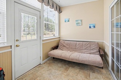 Beautifully updated 3-bedroom, 2-bath townhome-style condo - photo 19