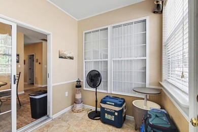 Beautifully updated 3-bedroom, 2-bath townhome-style condo - photo 20