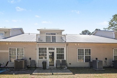 Beautifully updated 3-bedroom, 2-bath townhome-style condo - photo 21