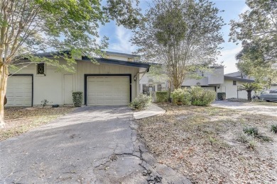 Lake Townhome/Townhouse For Sale in Apopka, Florida