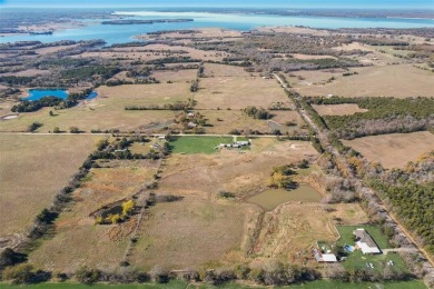 Lake Home For Sale in Honey Grove, Texas