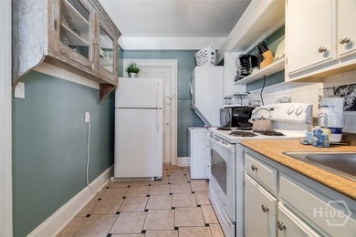 Welcome to The Southern Belle at 28 E Taylor Street, a rare - photo 36