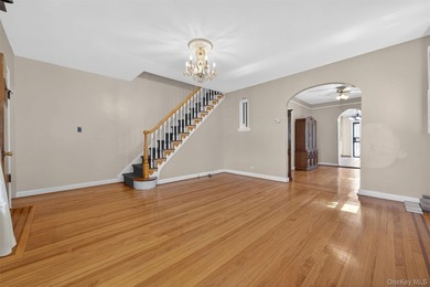 Welcome Home to 642 Edison! A rare opportunity in Throggs Neck - photo 5