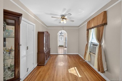 Welcome Home to 642 Edison! A rare opportunity in Throggs Neck - photo 8