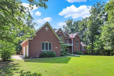 Discover luxury & privacy in this exquisite executive home. This - photo 2