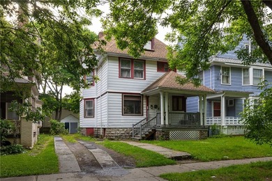 Excellent investment or owner-occupant opportunity in - photo 1
