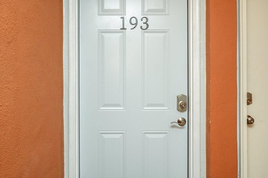 Welcome to Gulf Terrace in the heart of Destin! This one-bedroom - photo 2