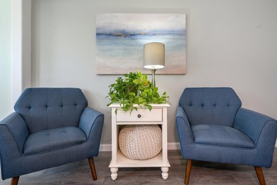 Welcome to Gulf Terrace in the heart of Destin! This one-bedroom - photo 4
