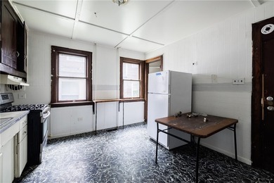 Excellent investment or owner-occupant opportunity in - photo 6
