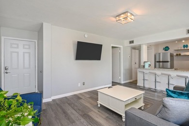 Welcome to Gulf Terrace in the heart of Destin! This one-bedroom - photo 6